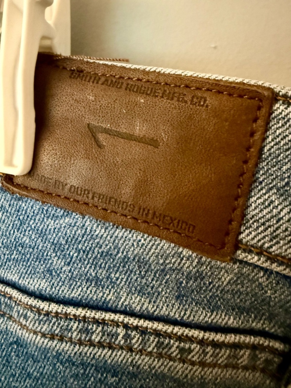 Smith + Rogue Women’s No. 73 High Rise Tapered Denim Jeans Hand Me Down Wash - Picture 5 of 8